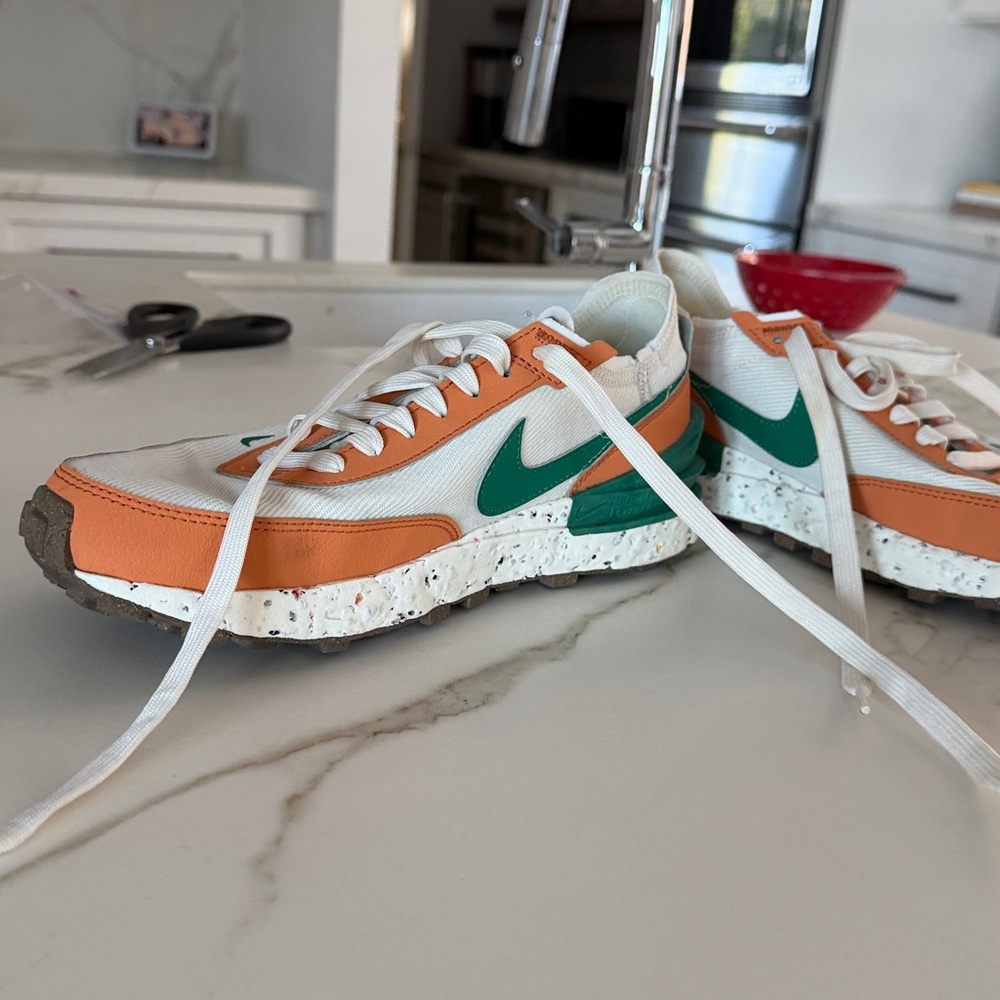 Nike
Waffle One Crater NN Sneaker
Sail, Malachite.Hot Curry.Gum, Medium Brown - Picture 5 of 6